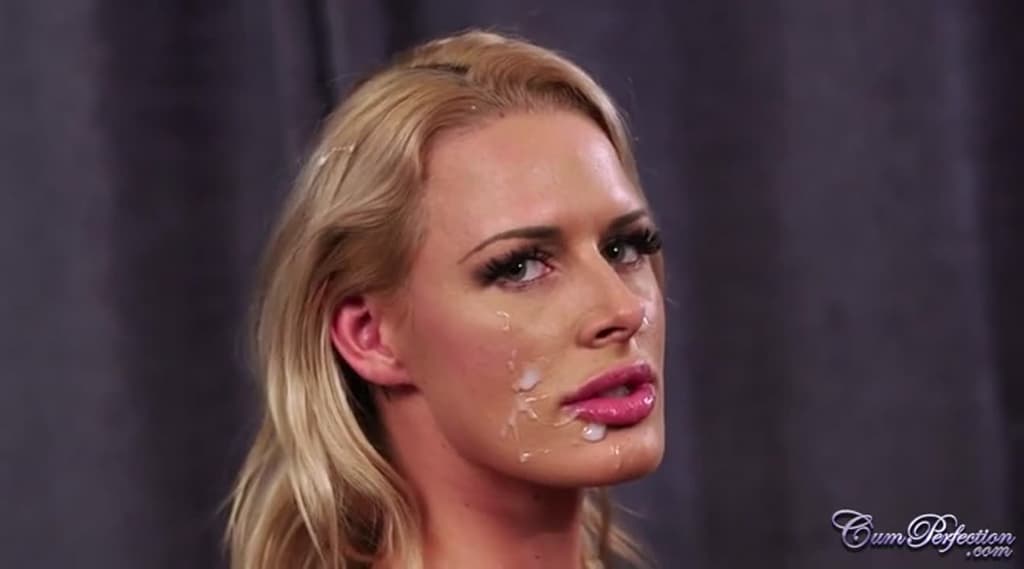 Une diva du sperme se fait utiliser son joli visage comme toile pour une peinture au sperme