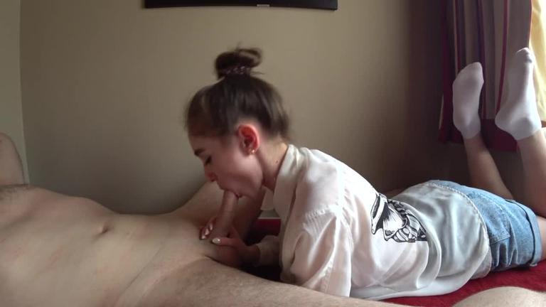 Girlfriend gives super blowjob, gets super cum in her throat